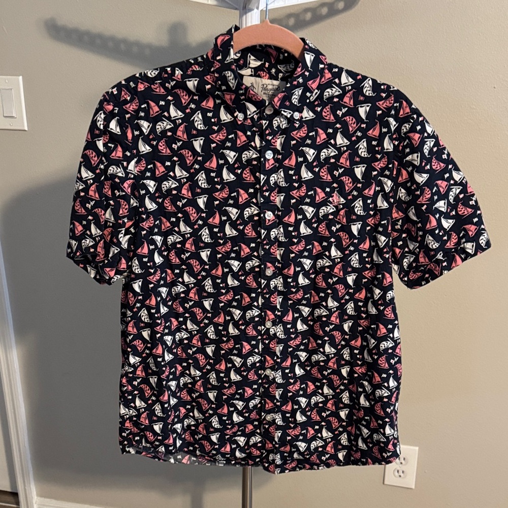 Men's Short-Sleeve Button-Down Shirt in Navy with Sailboat Print